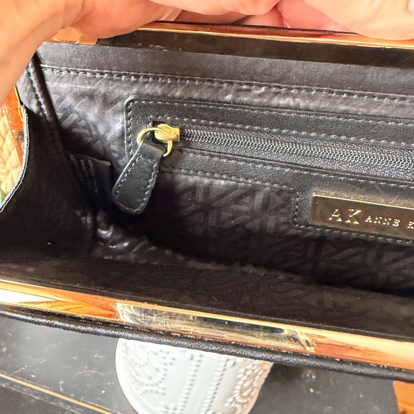 Anne Klein Vintage Black Smooth Leather Medallion Framed Clutch Gold Hardware - Picture 15 of 16